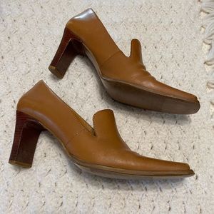Saddle colored leather heels. Size 7M
